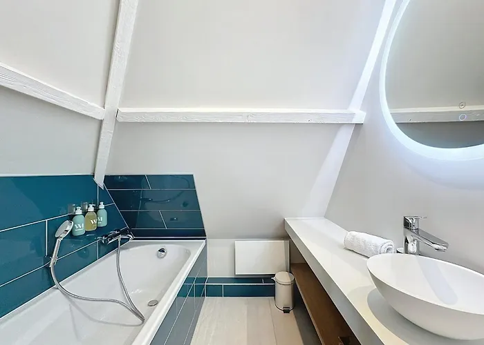 Pier'art - Piscine Jacuzzi Tennis Vue *